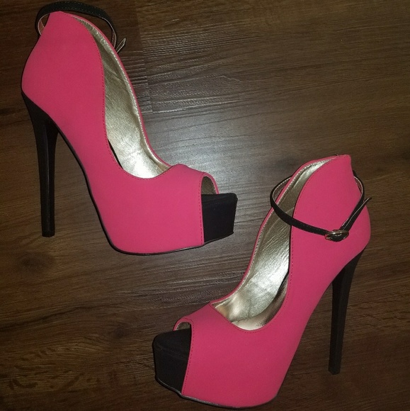 Charlotte Russe Shoes - Womens 6" Peep Toe High Heels Size 8 NWOT Red Blac